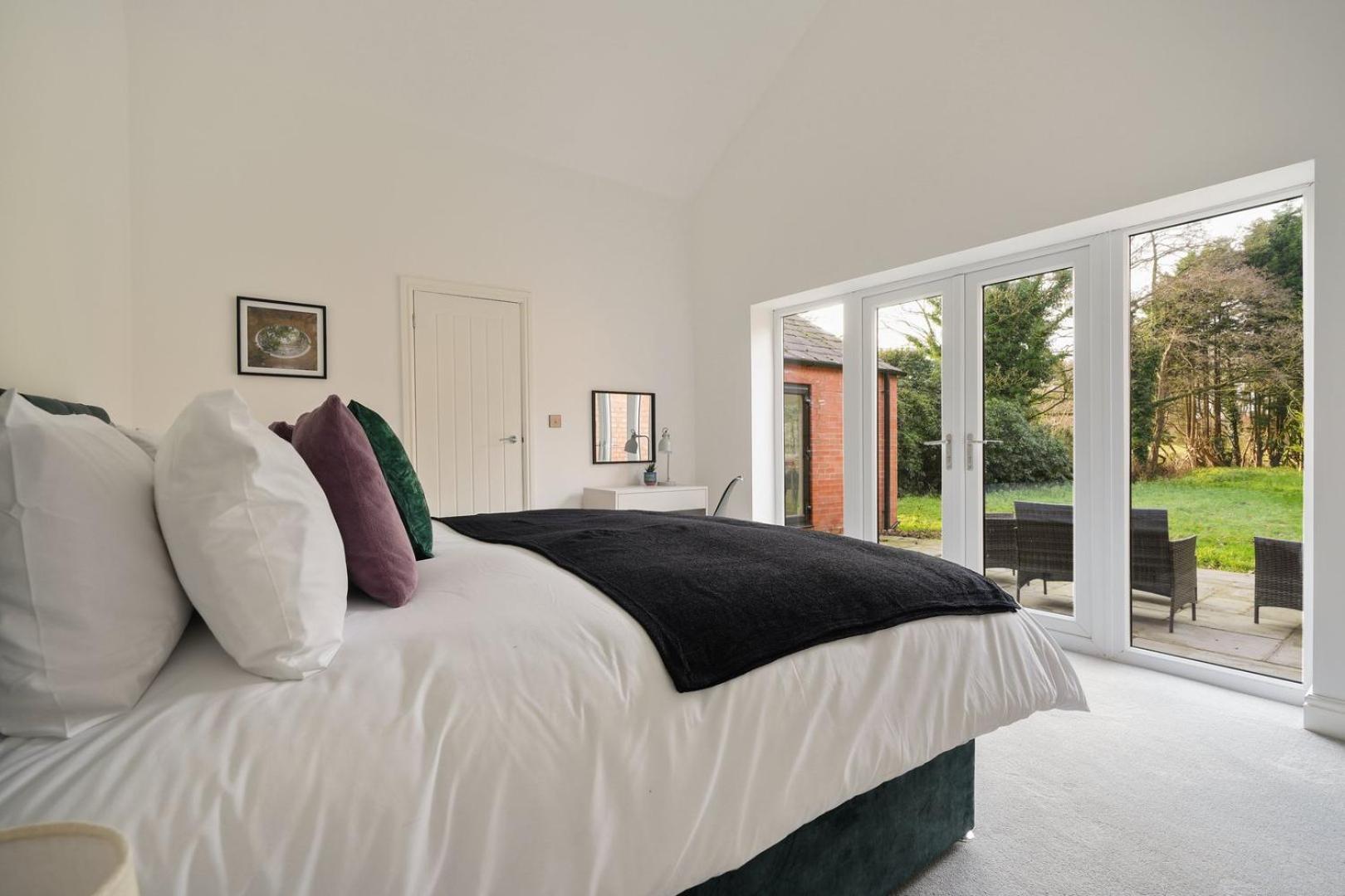 Victorian Retreat In Liverpool Knowsley Exterior foto